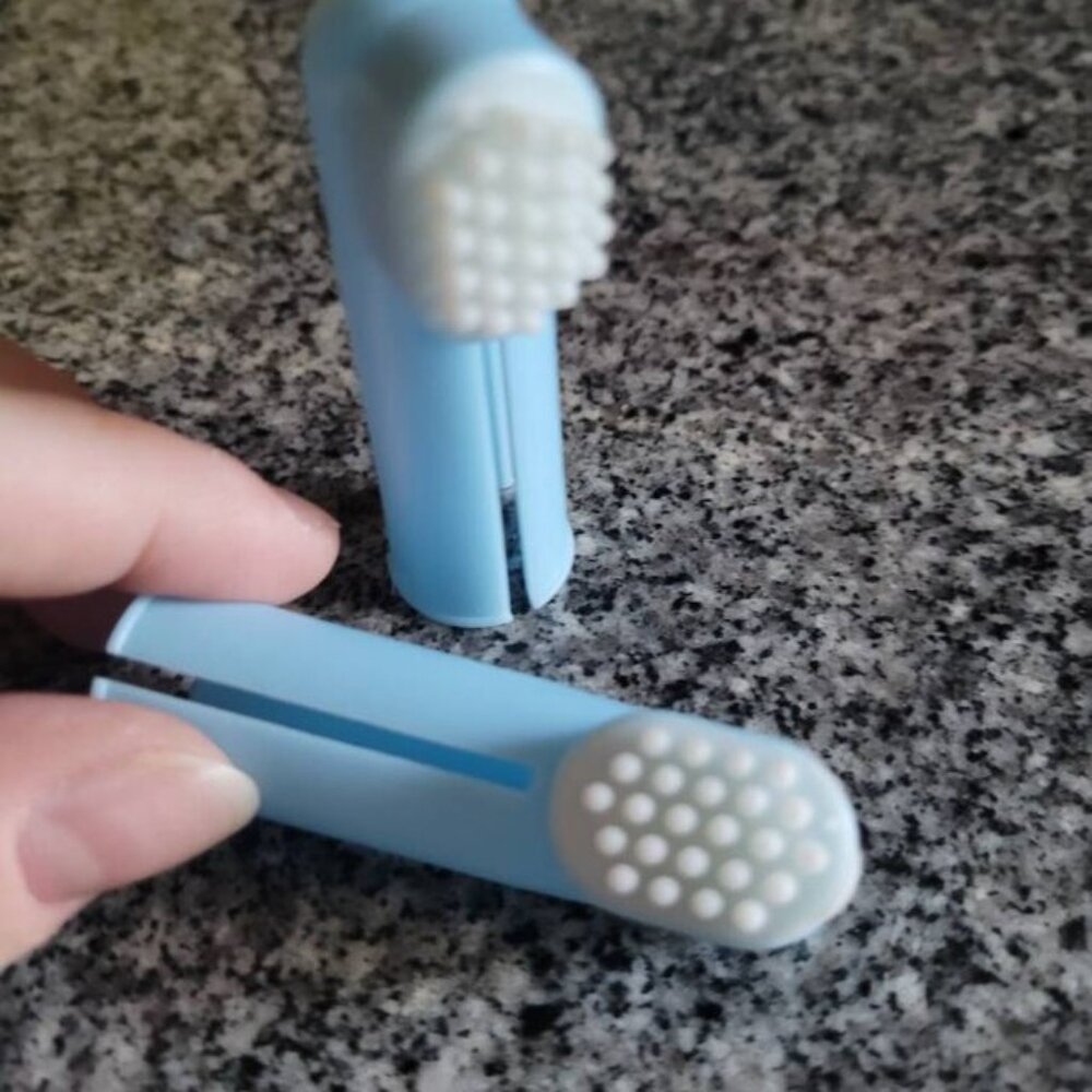 BAREFOOTPETS(tm) NEW!  Pet Dental Finger Brush